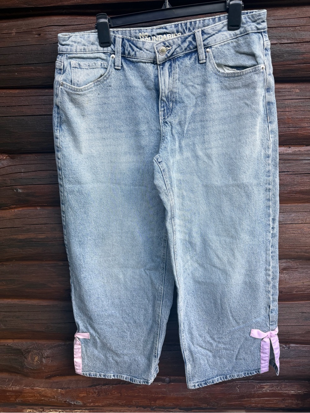 Y2K No Boundaries Light Wash Capri Jeans with Pink Bows Size 12- Read
